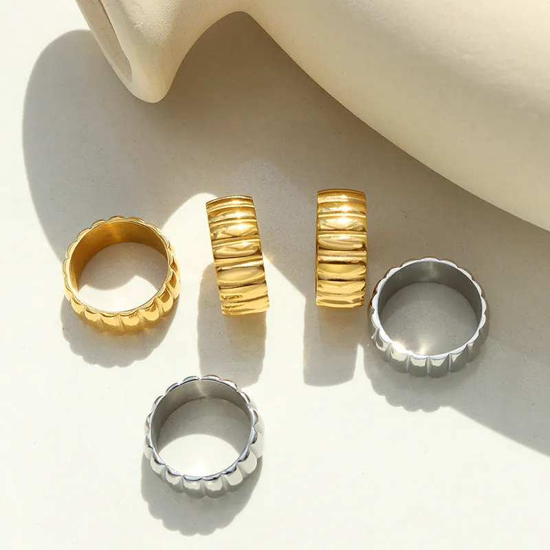 Golden Screw Stripe Ring - Stylish Titanium Steel Jewelry