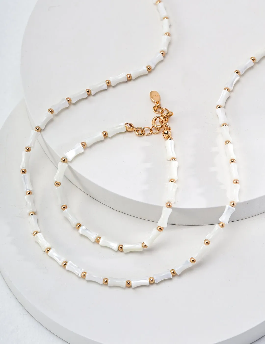 Horseshoe Mother-of-Pearl Mini Gold Bead Bracelet