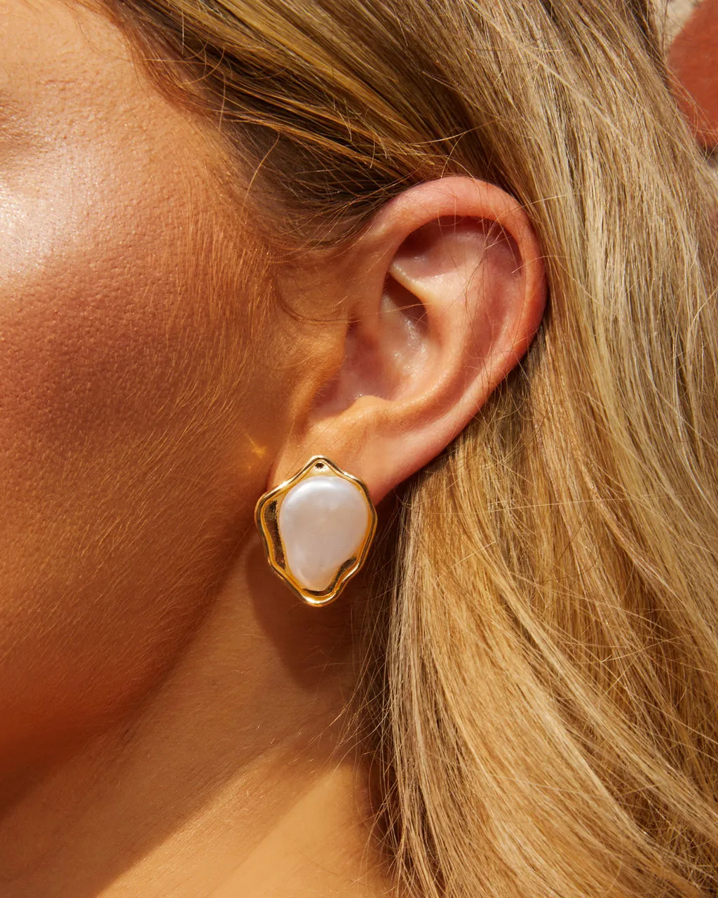 Shelly Organic Pearl Stud Earrings