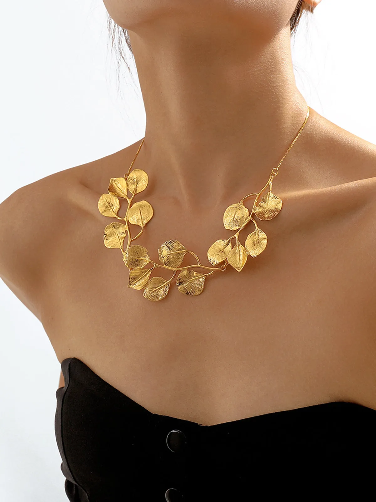 Vintage Alloy Graceful Leaf Design Necklace